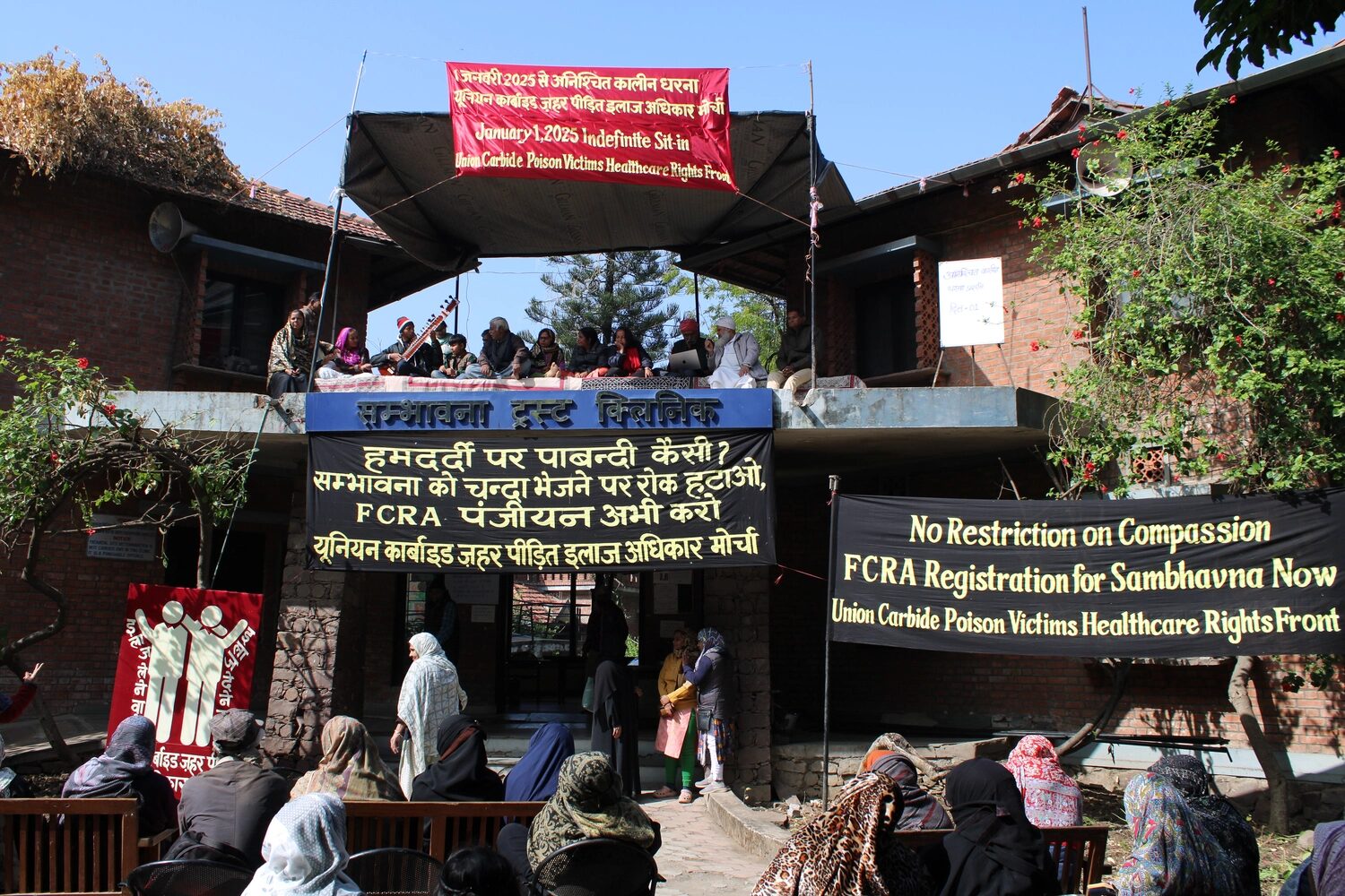 Bhopal Gas Victims start their indefinite sit-in for FCRA registration of Sambhavna Trust